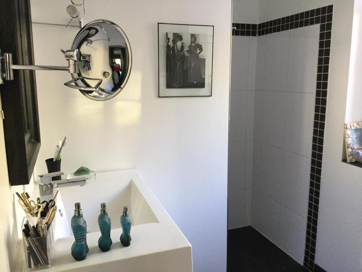 Chambre 1 Personne Avec Terrasse Centre Ville Marseille 3 Nuits Min , Femme Uniquement Zewnętrze zdjęcie
